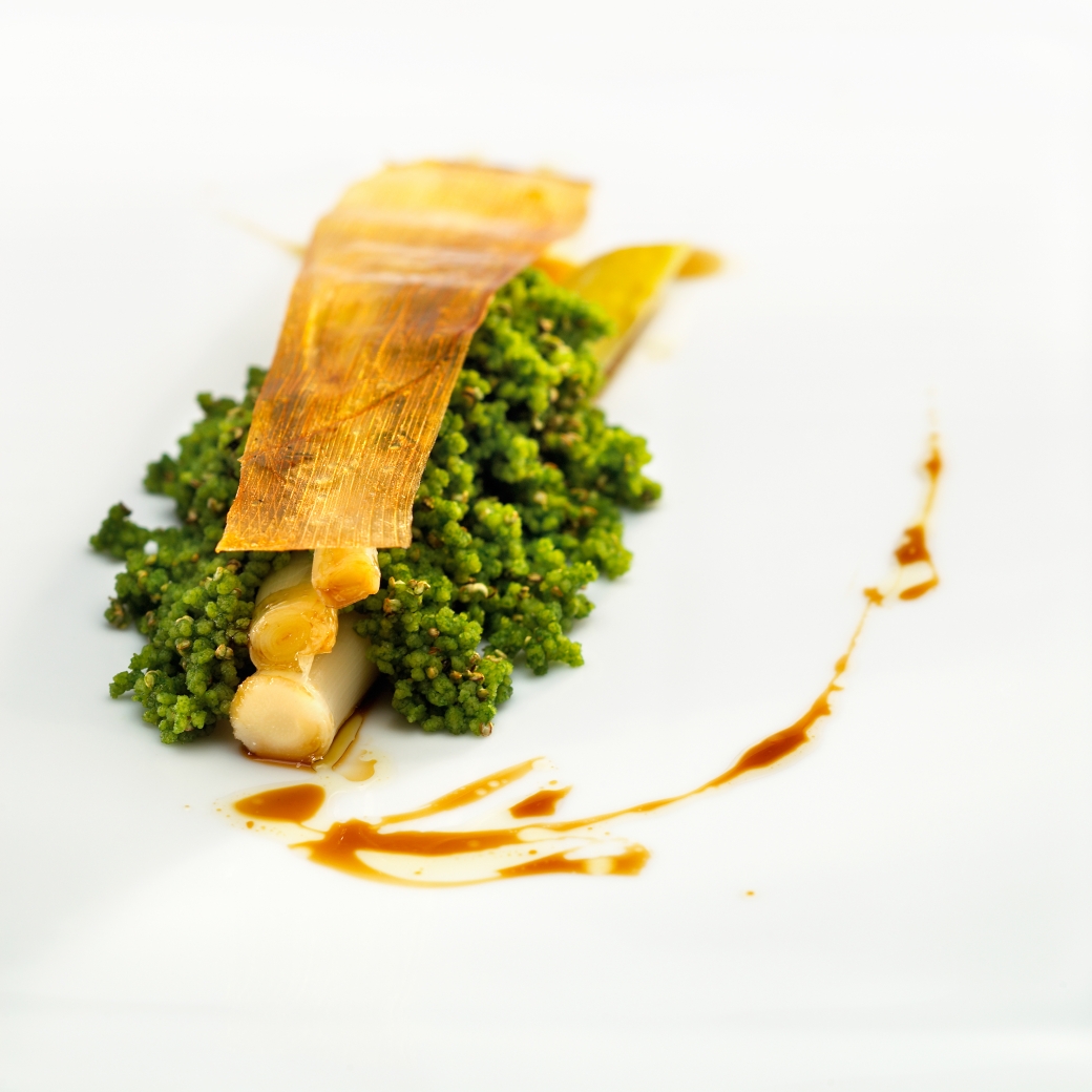 Green vegetable couscous. Grilled spring leaks drenched in truffle scented grilled onion caramel. Slash of toasted chickory.
PHOTO: José Luis López de Zubiría / Mugaritz