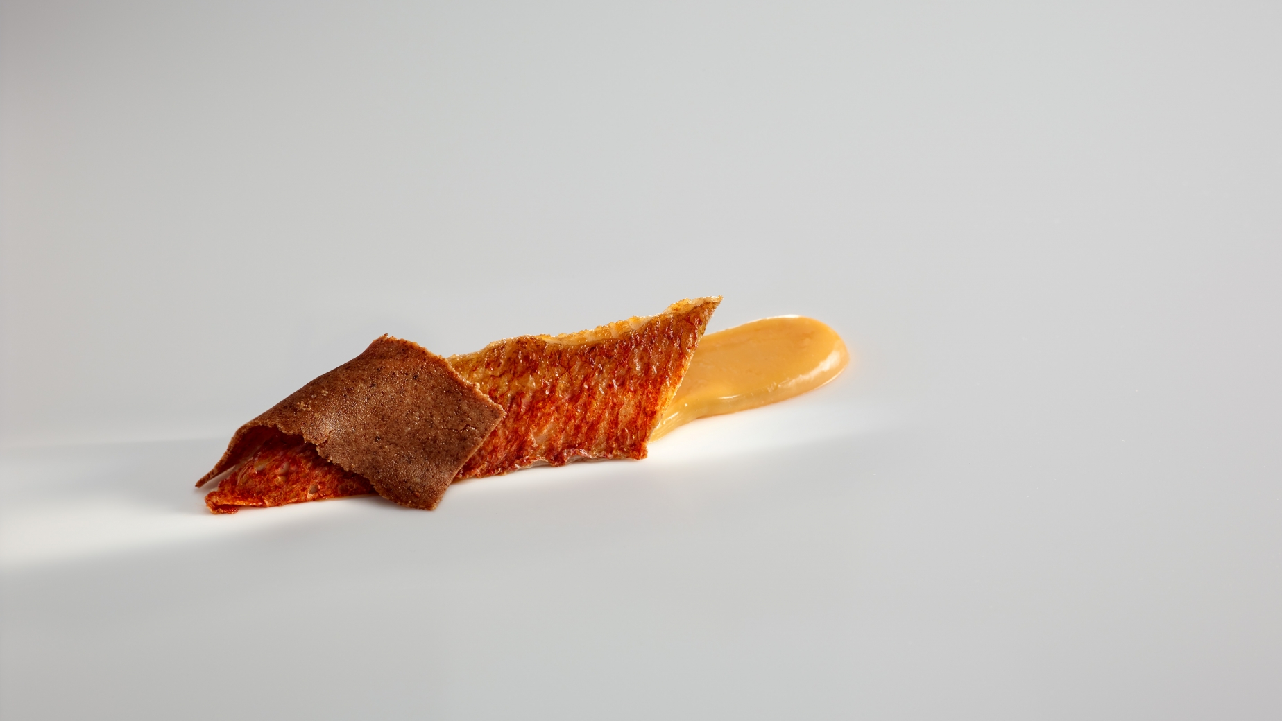 Red mullet in a butter of its own liver. Almonds and bread.
PHOTO: José Luis López de Zubiría / Mugaritz